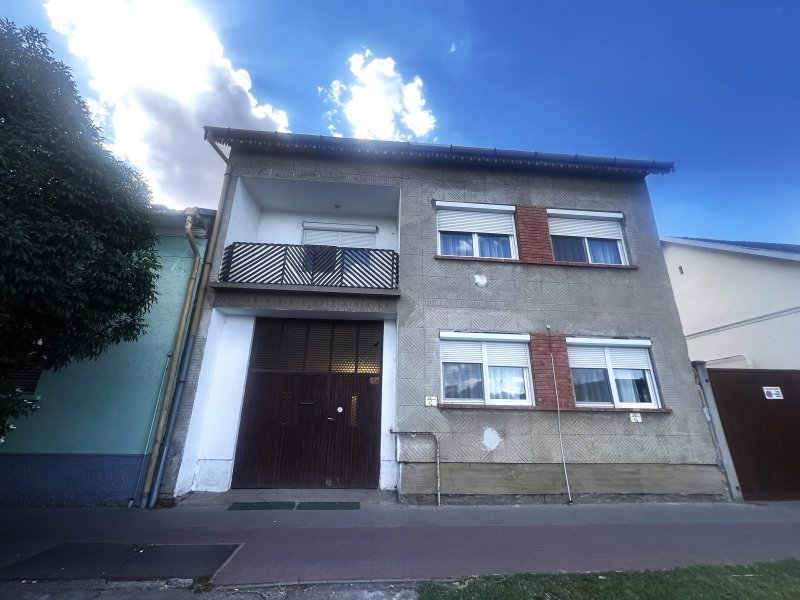 MAKÓ, KOSSUTH U. CSALÁDI HÁZ - 100 m2 - Családi ház